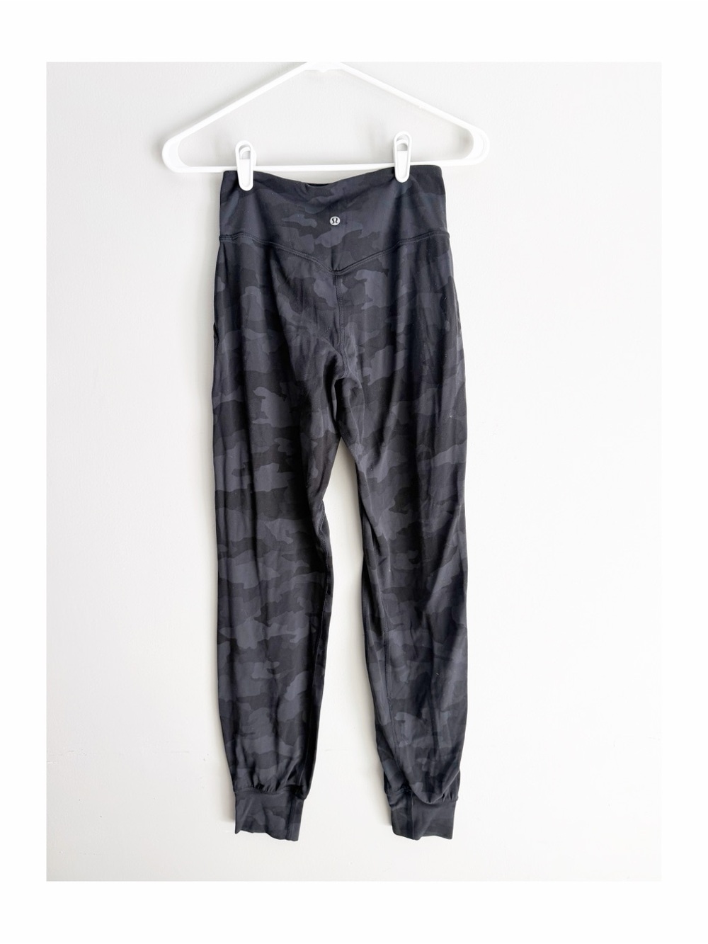 Lululemon align joggers camo black size 4 inseam 28” - Picture 3 of 4